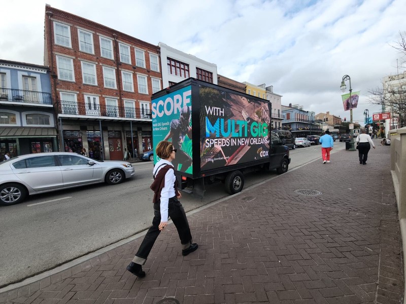 LED Mobile Billboard trucks for Digital OOH marketing- KY