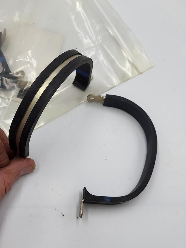 UMPCO WDG 32 Snug-Fit Vibration-Damping Loop Clamp, 2" ID *NEW*