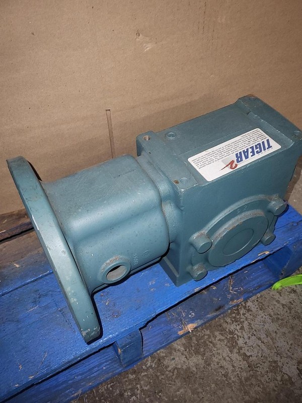 TIGEAR-2 Right Angle Worm Gear Reducer 26Q10L18 / 2.63 in Center Distance 180TC