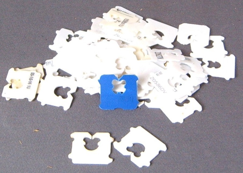 50 Plastic Bread Tabs Bag Clips Bulk Lot for Crafts & Cord Labels – 1 Rare Blue