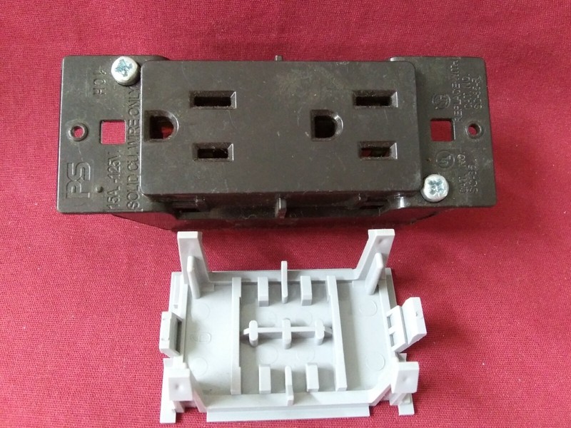 P&S Self Contained Single Outlet Receptacle 125V BROWN FOR MOBILE HOME W/ BACK