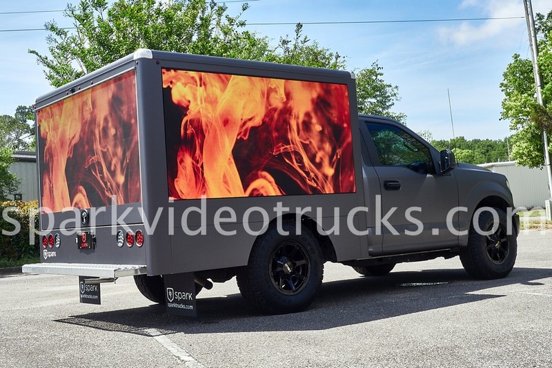 Digital mobile billboard advertising trucks with super bright LED Video / Audio